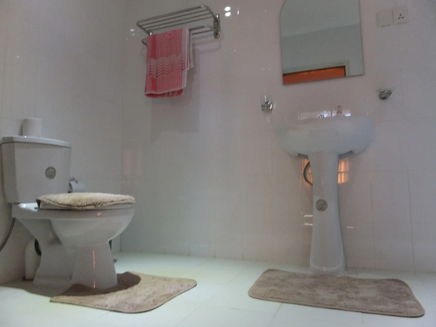 Welikande Hotel and Trekking Center