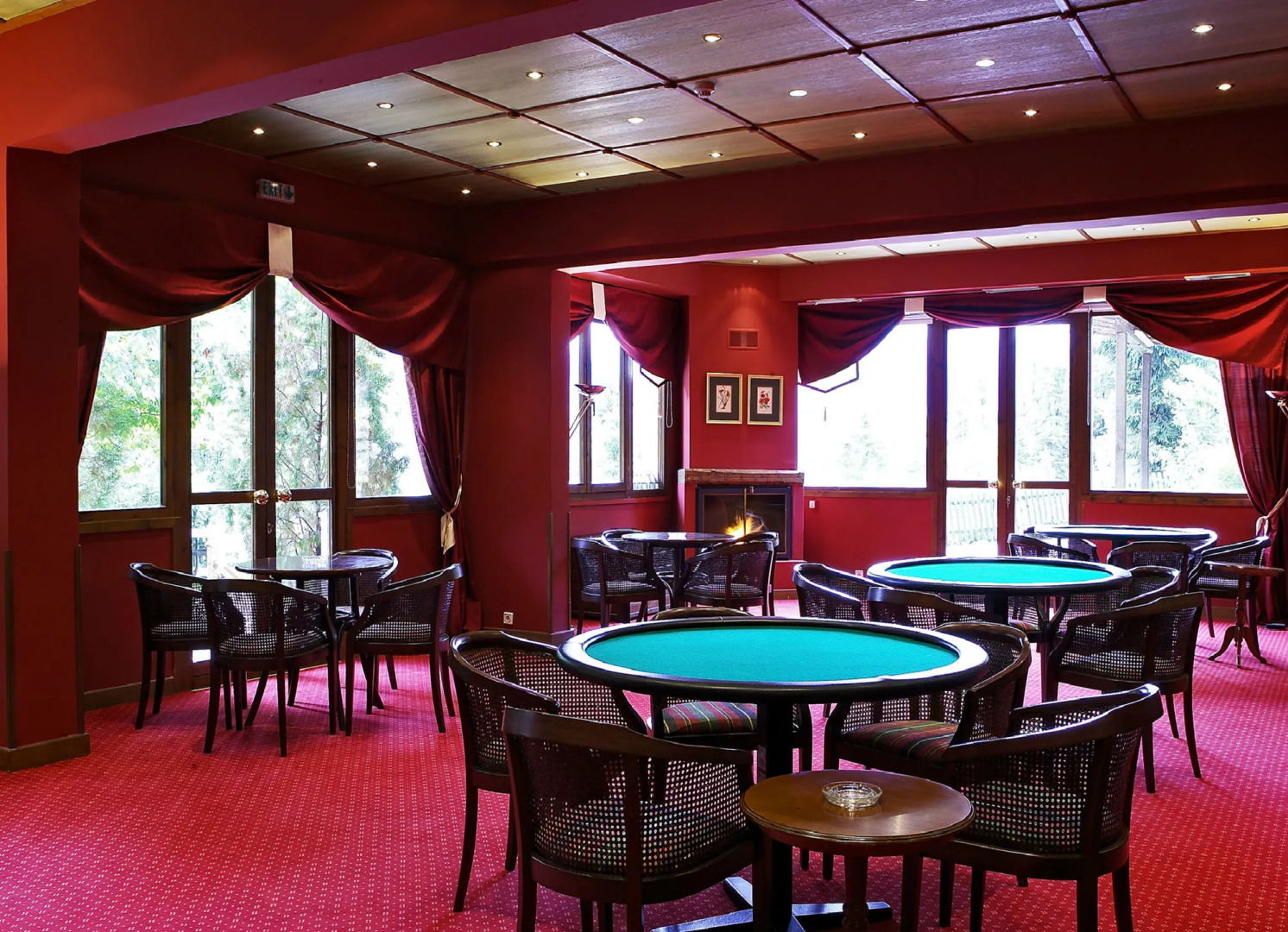 Country Club Hotel & Suites