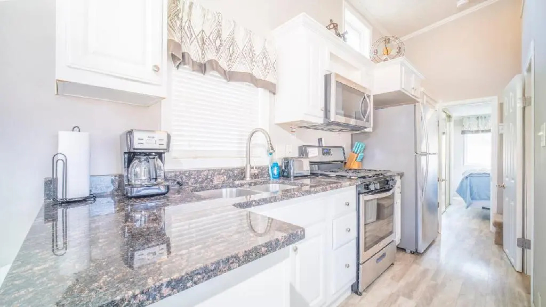 FunStays Glamping Tiny House w Loft Site 7