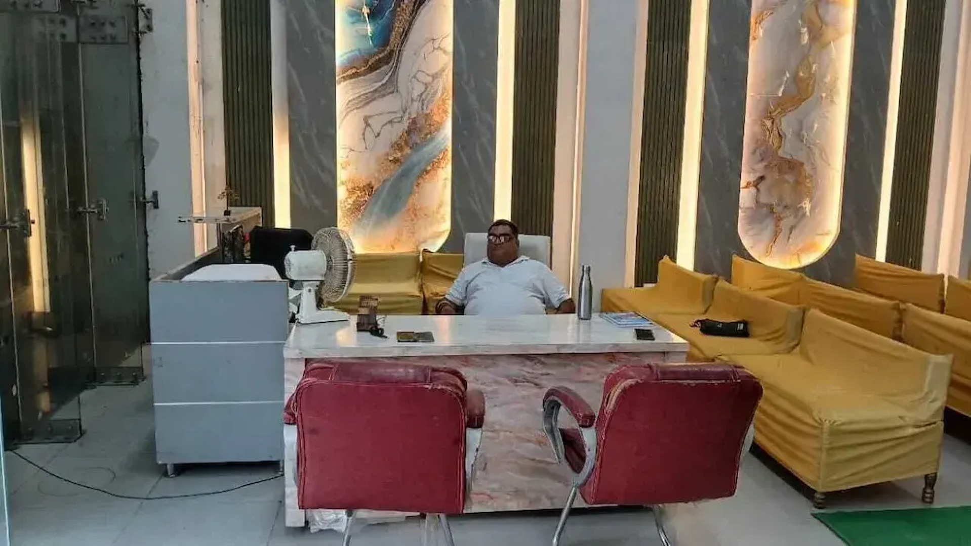 J.R Palace Hotel & Banquet