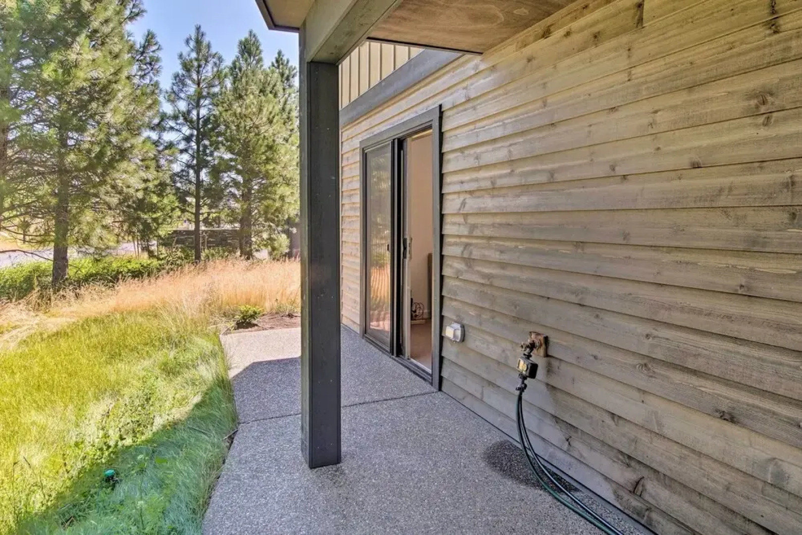 Charming Cle Elum Townhome w/ Balcony & Views