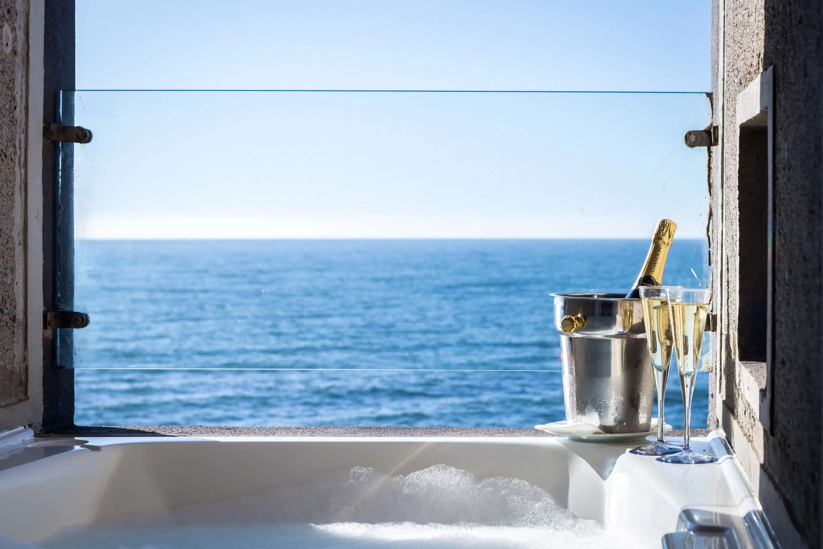 Radisson Blu Acqua Hotel & Spa Concon