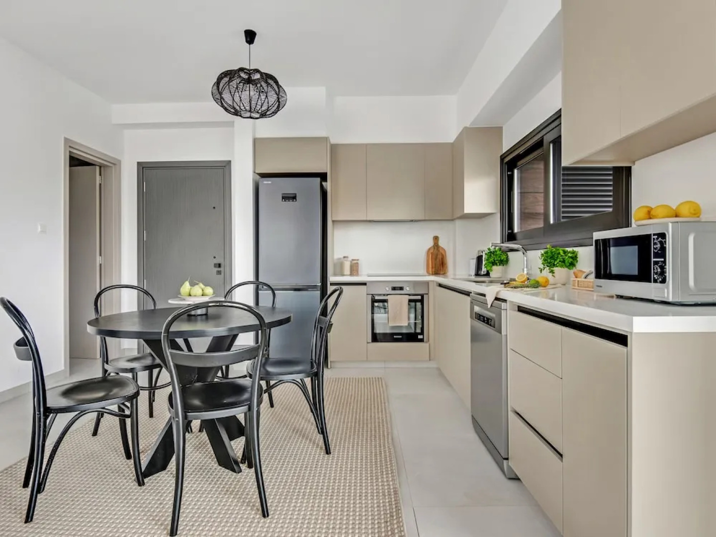 Sanders Only - Lovely 1-bdr Apt With two Balconies