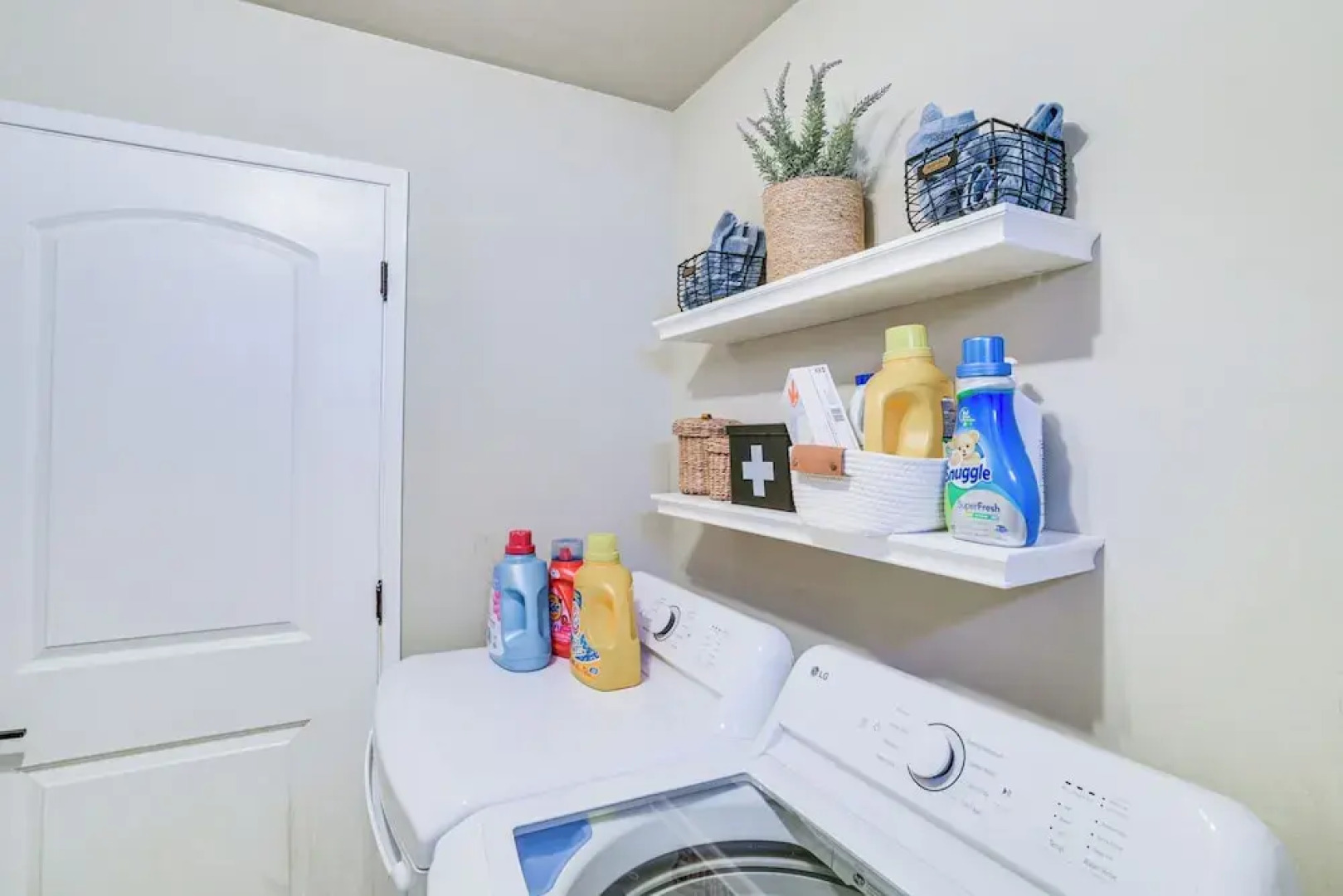 Westwood Cabin: Lake Almanor Across the Street!