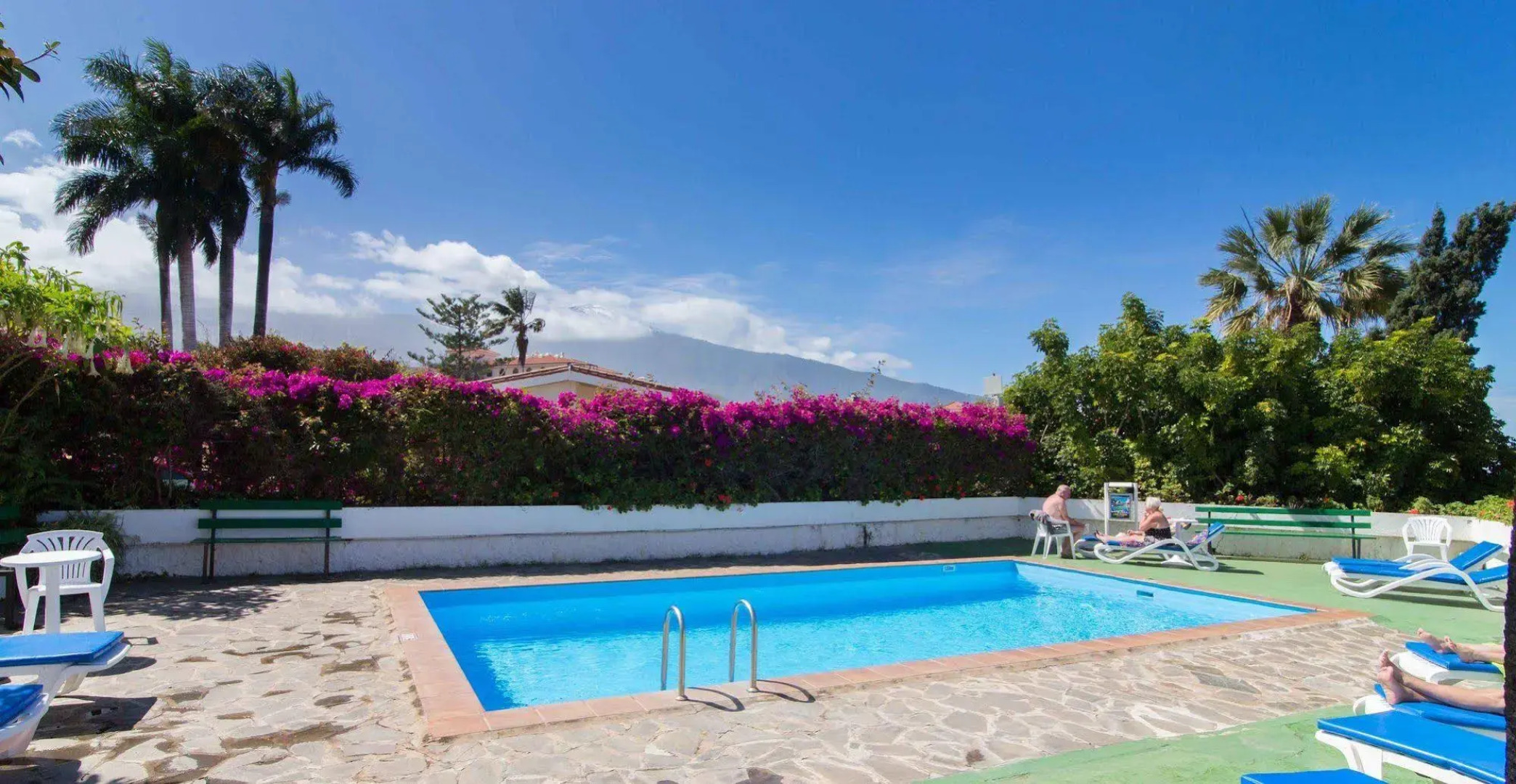 Apartamentos La Carabela