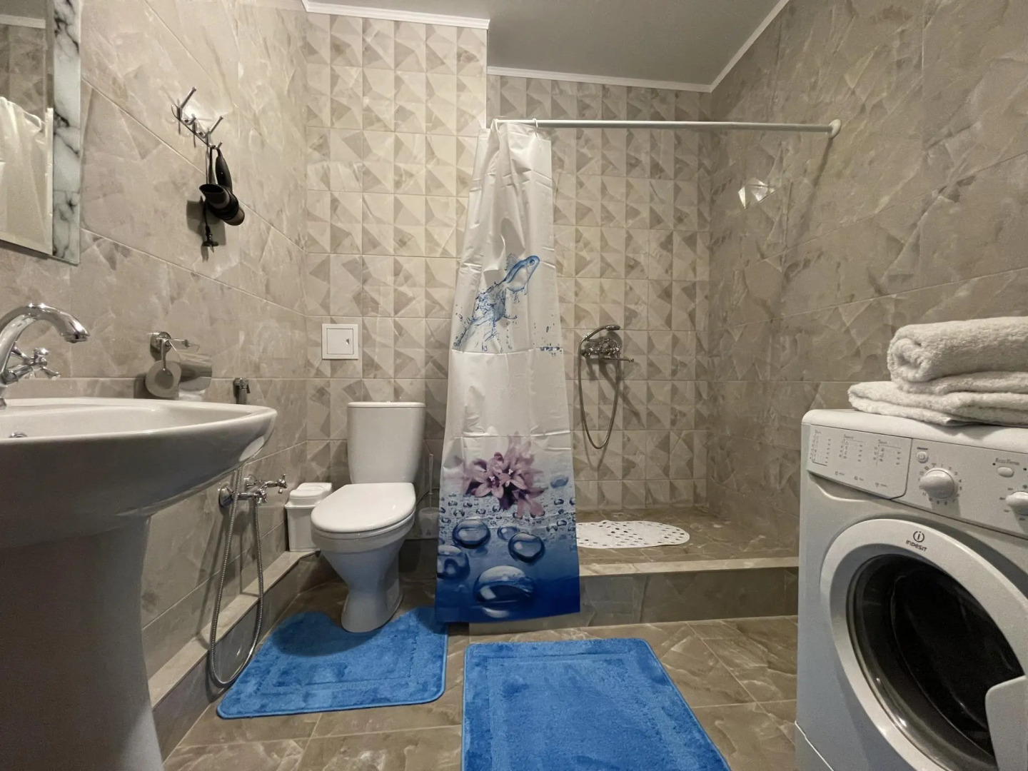 Sofi (Софи) на улице Набережная имени 60-летия СССР