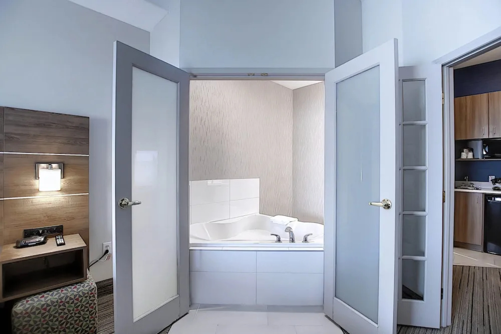 Holiday Inn Express Hotel & Suites Airport - Calgary