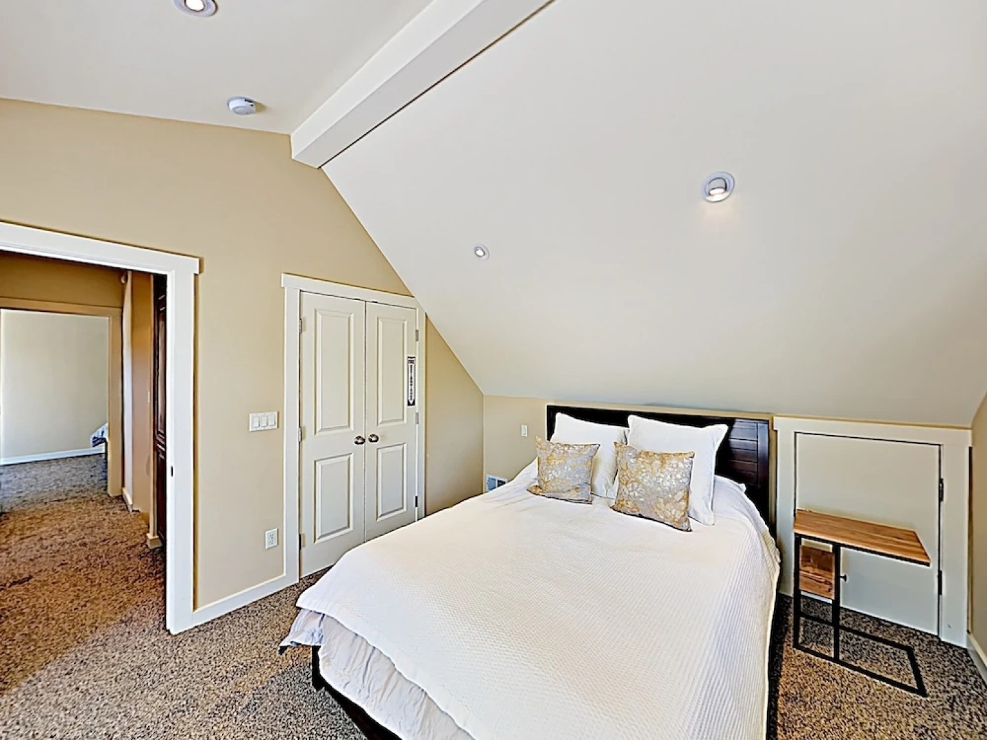 New Listing! Updated Lakeside Home Near Beach Club home