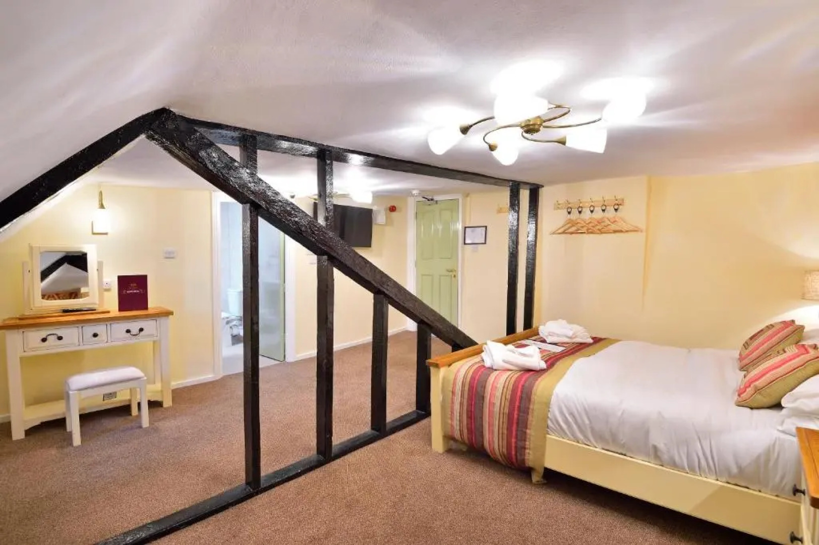 The Royal Victoria & Bull Hotel