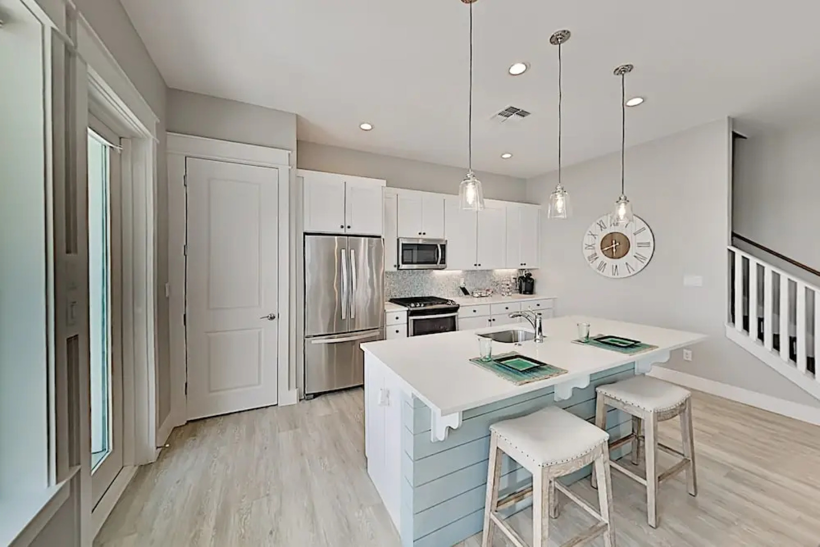 Modern Nautical Bayside W/ Infinity Pool 3 Bedroom Condo