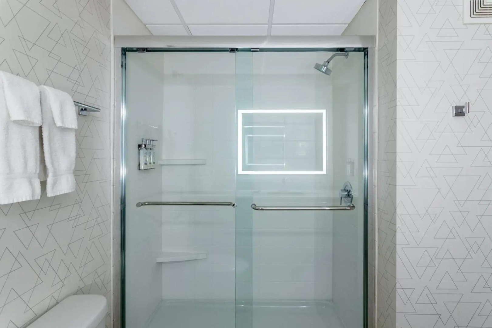 Holiday Inn Express & Suites Vadnais Heights by IHG