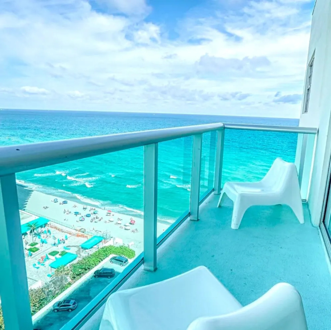 The Tides on Hollywood