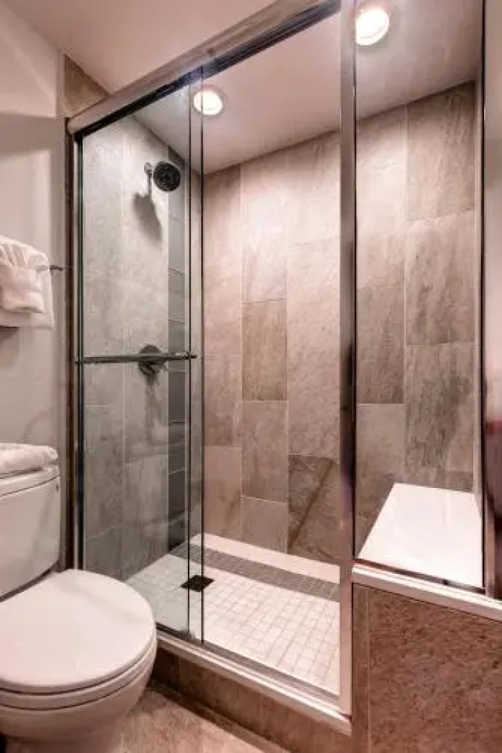 Four-Bedroom Family Friendly House with Chef's Kitchen