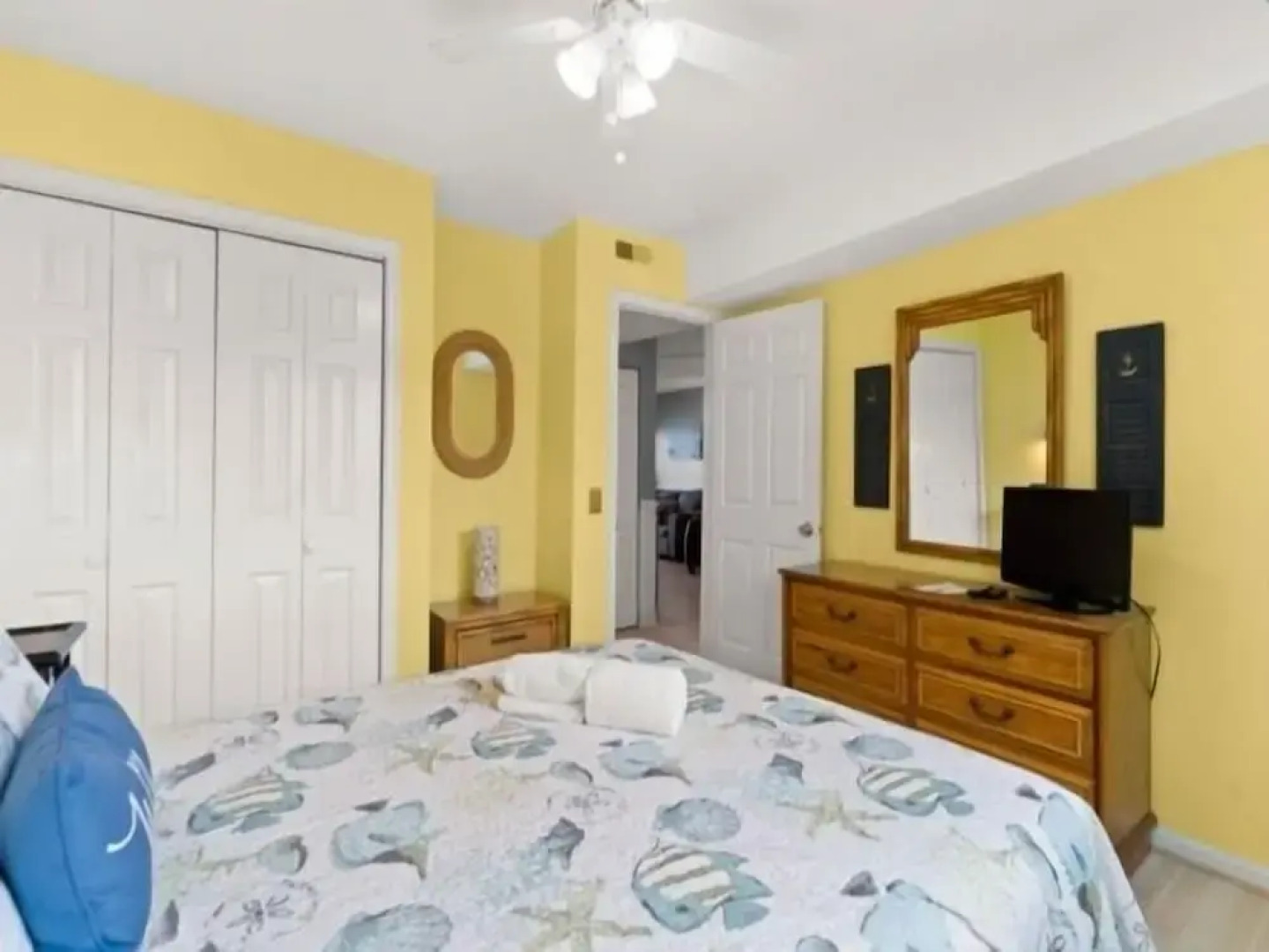 Sand Pebbles A17 - Relax And Unwind. Feel The Sun On Your Shoulders And The Ocean Breezes In Your Hair. 2 Bedroom Condo by RedAwning