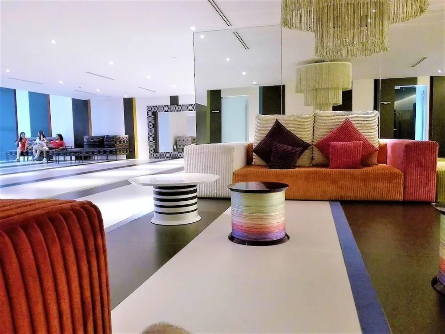 Oasis Regency @ Acqua Livingstone near Rockwell