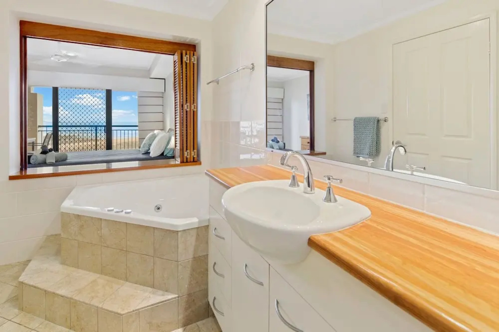 Luxury Beach Unit Dolphin Heads