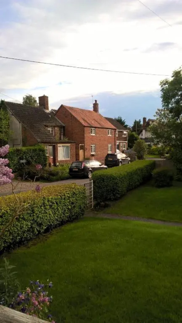 Private Bedrooms in Quaint Oxfordshire Village Cottage