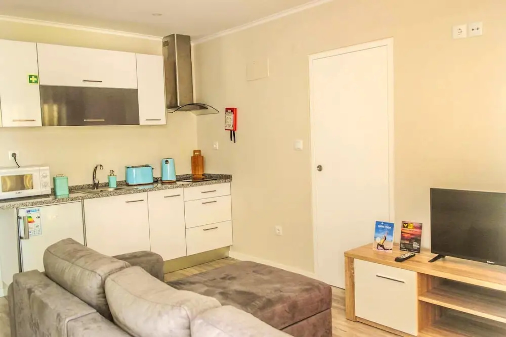 House With one Bedroom in Atalaia, With Shared Pool, Enclosed Garden and Wifi Near the Beach