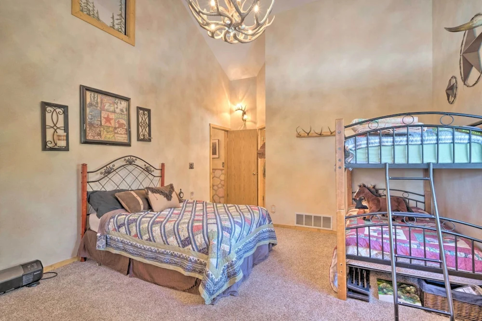 Log Cabin w/ Mountain Views ~ 30 Mi to Pikes Peak!