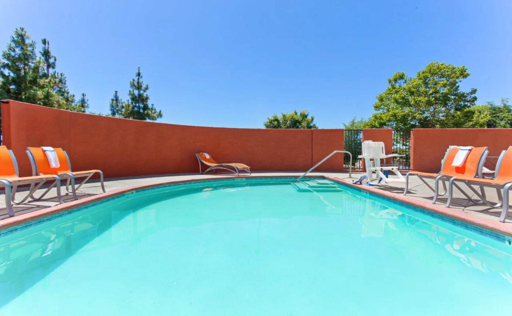 Holiday Inn Express & Suites Elk Grove West I-5 by IHG