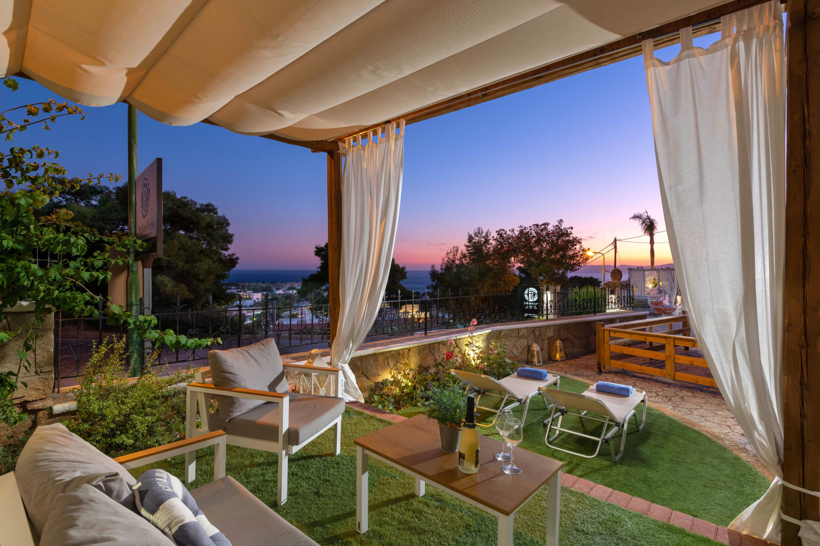 Pefkos View Suites & Maisonette