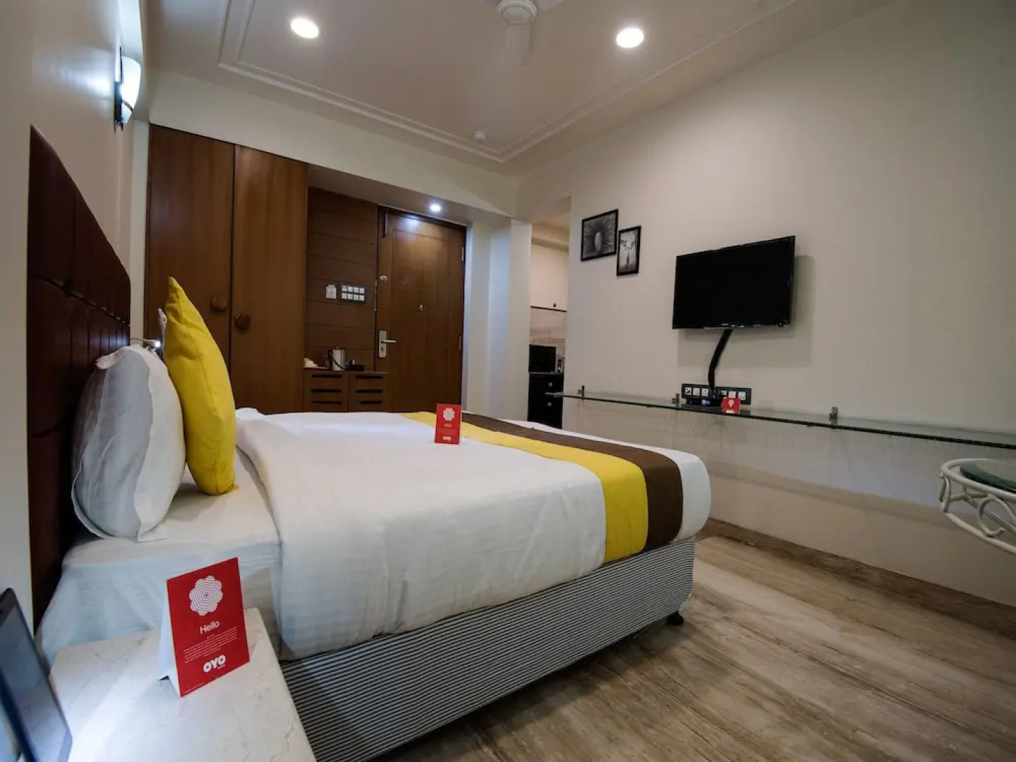 OYO 9721 Hotel SR Rooms