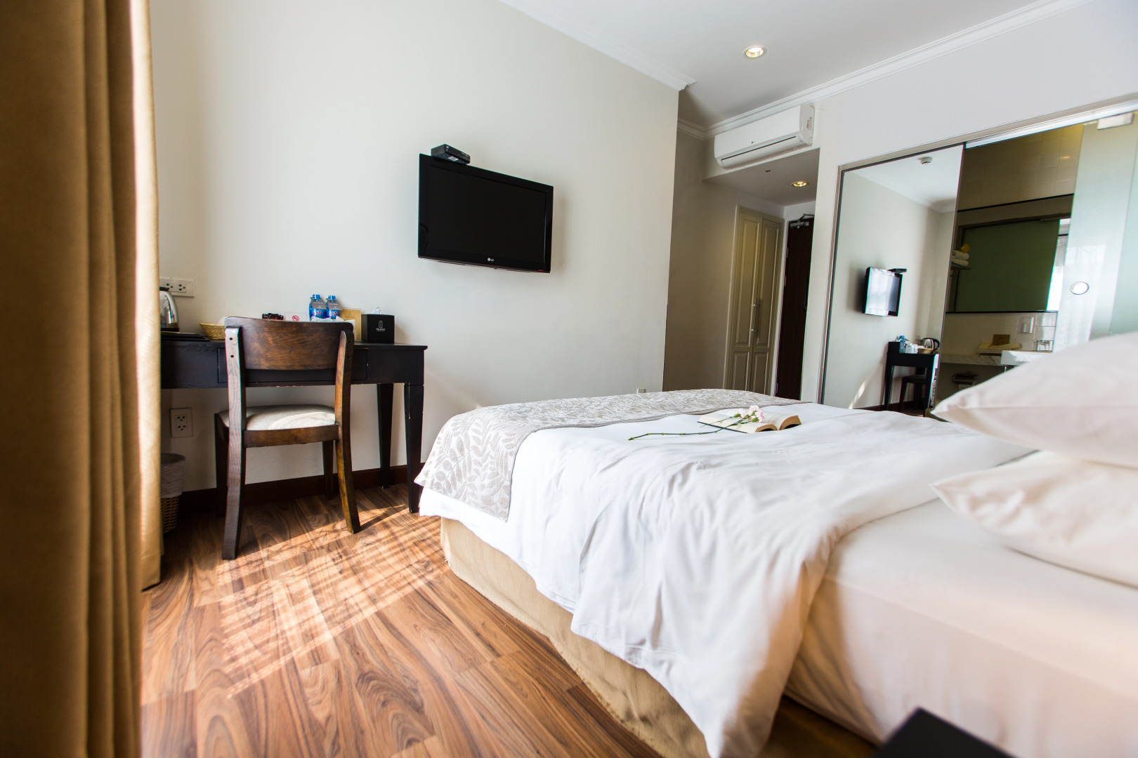 The Alcove Library Hotel