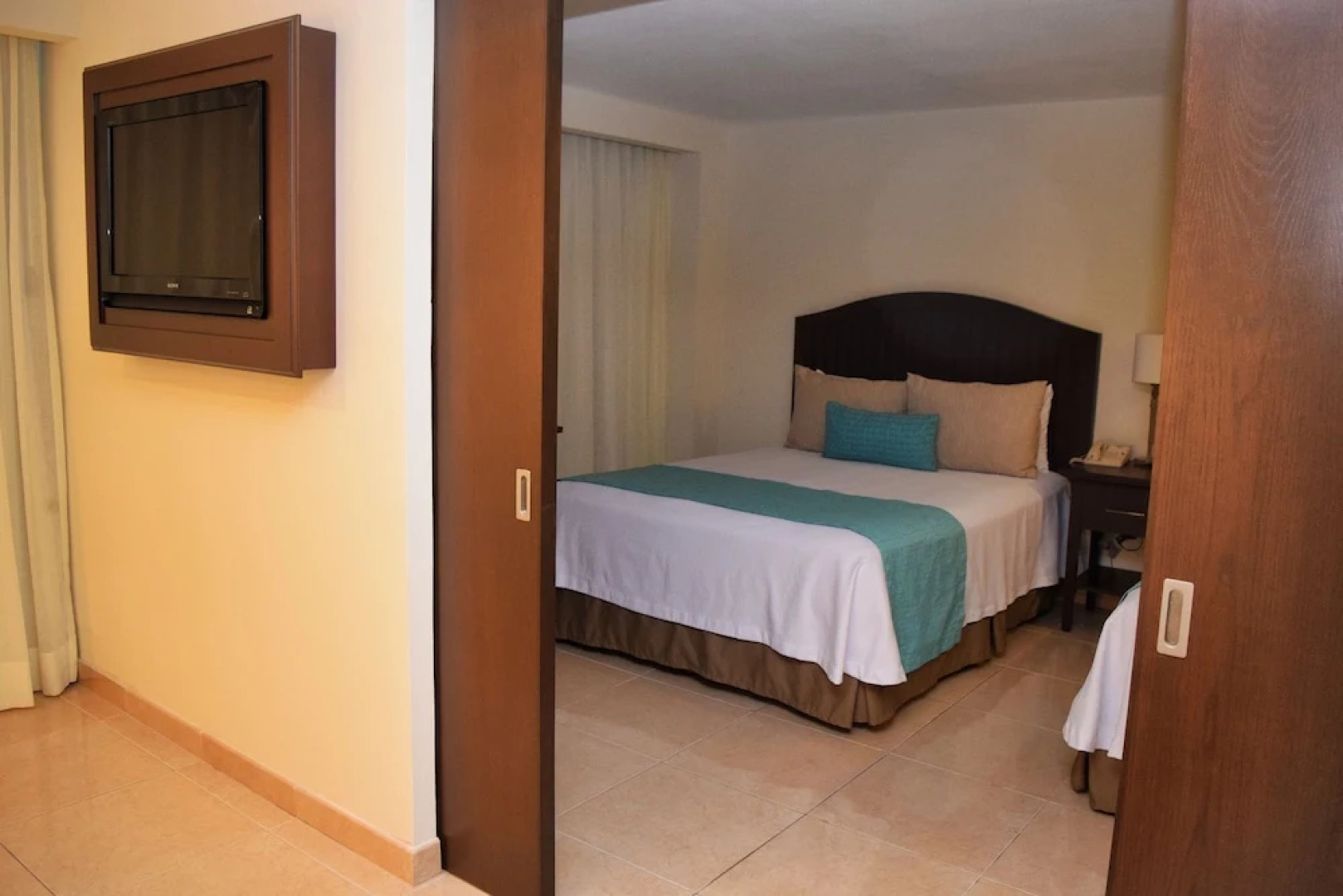 Astur Hotel y Suites