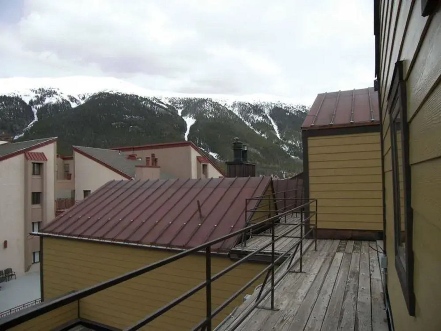 Anaconda 4 Bed 4 Bath by RedAwning