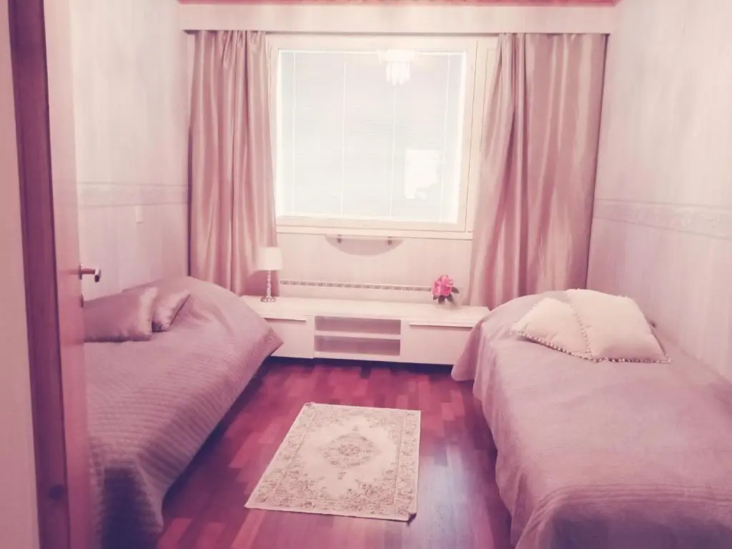 Tilava omakotitalo lähellä palveluita