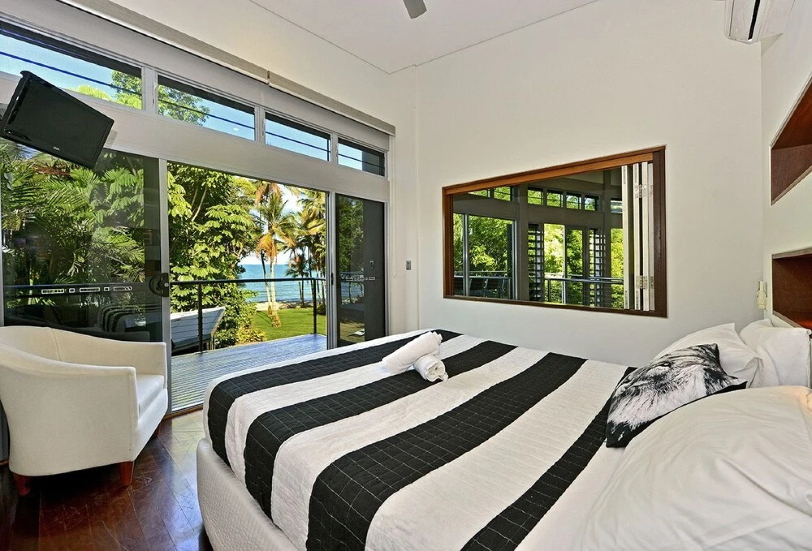 Absolute on Newell Luxury Beach House