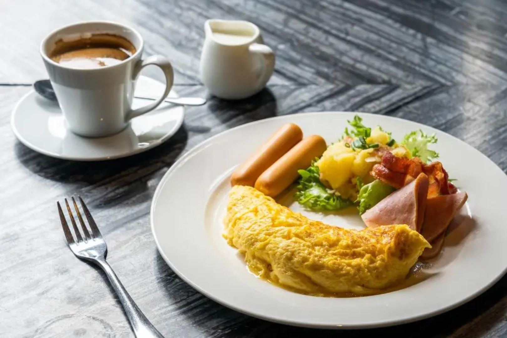 Amdaeng Bangkok Riverside Hotel