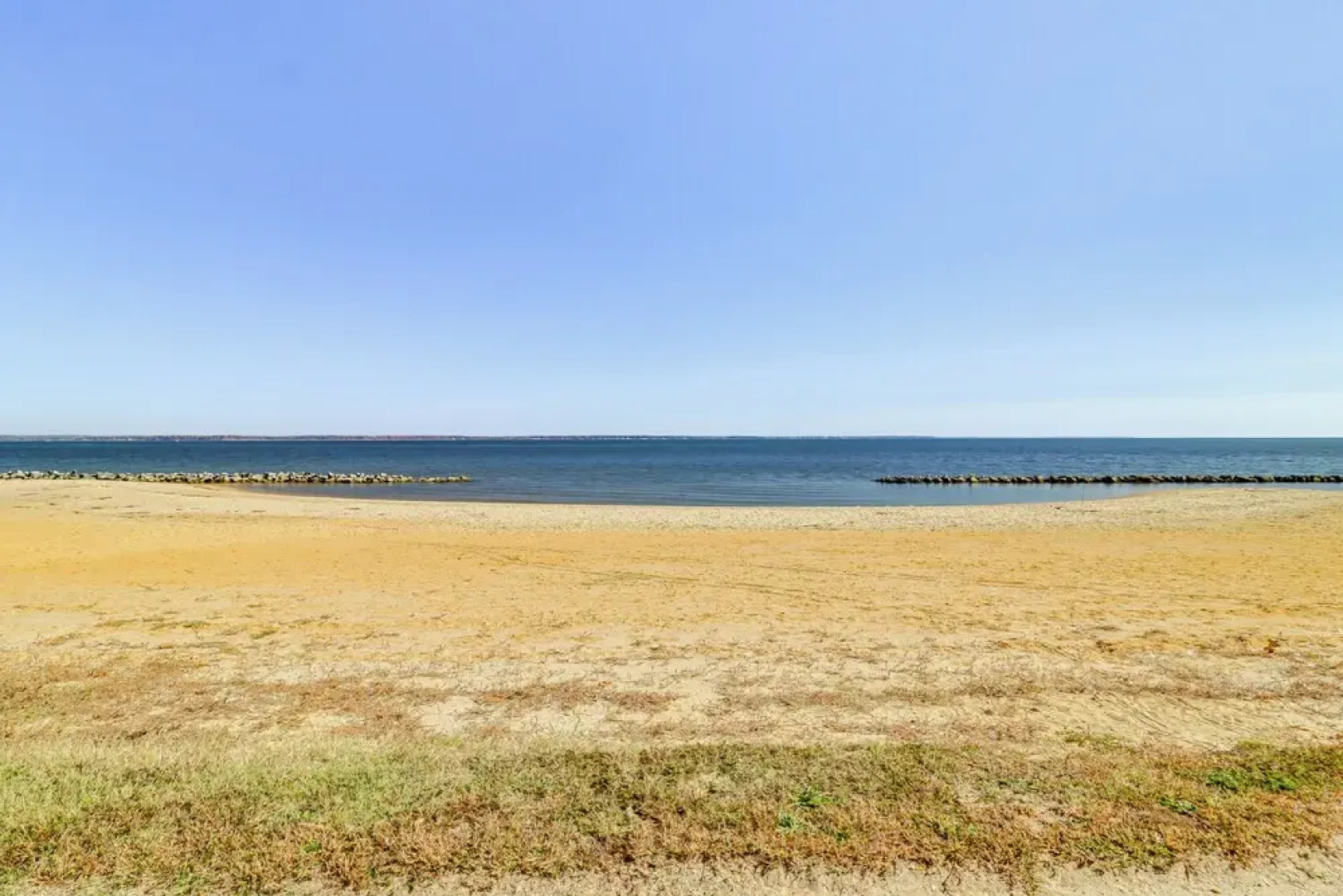 Walk to Potomac River: Colonial Virginia Retreat