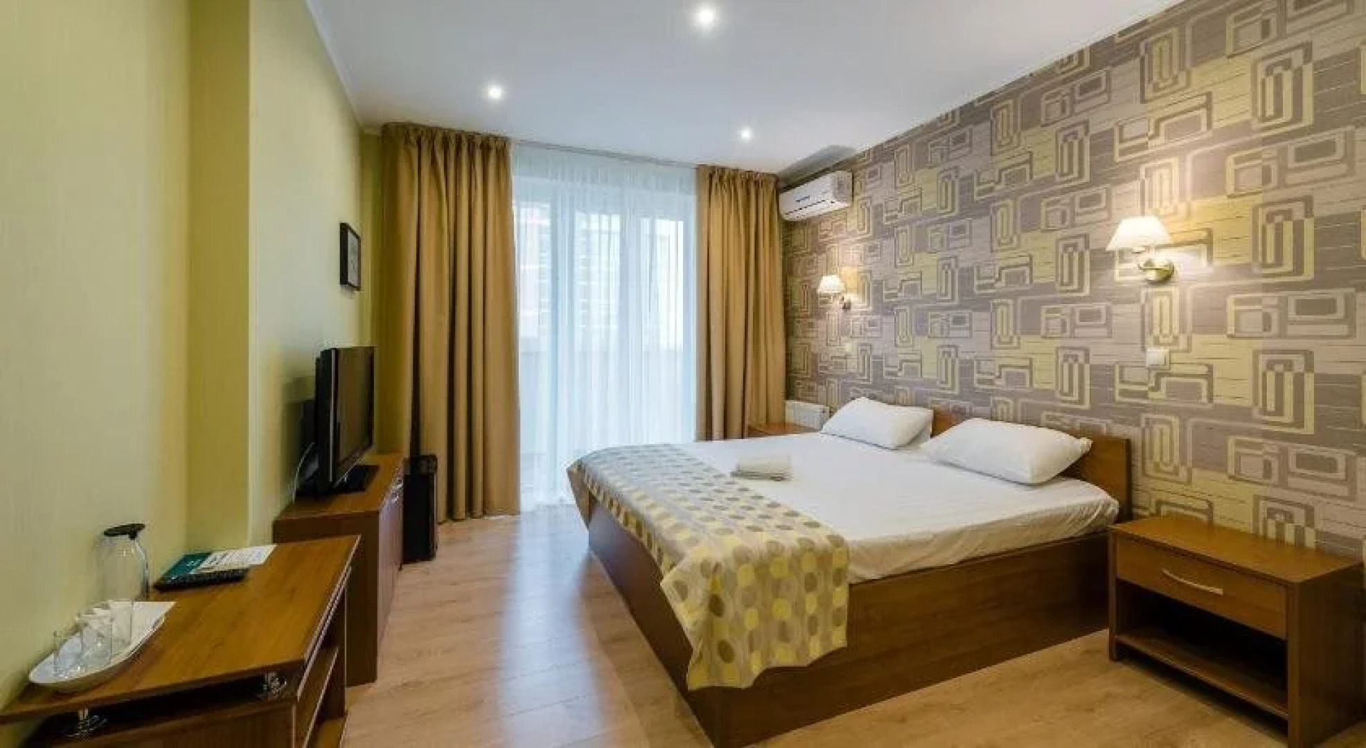 V Dvukh Shagakh na Festivalnom