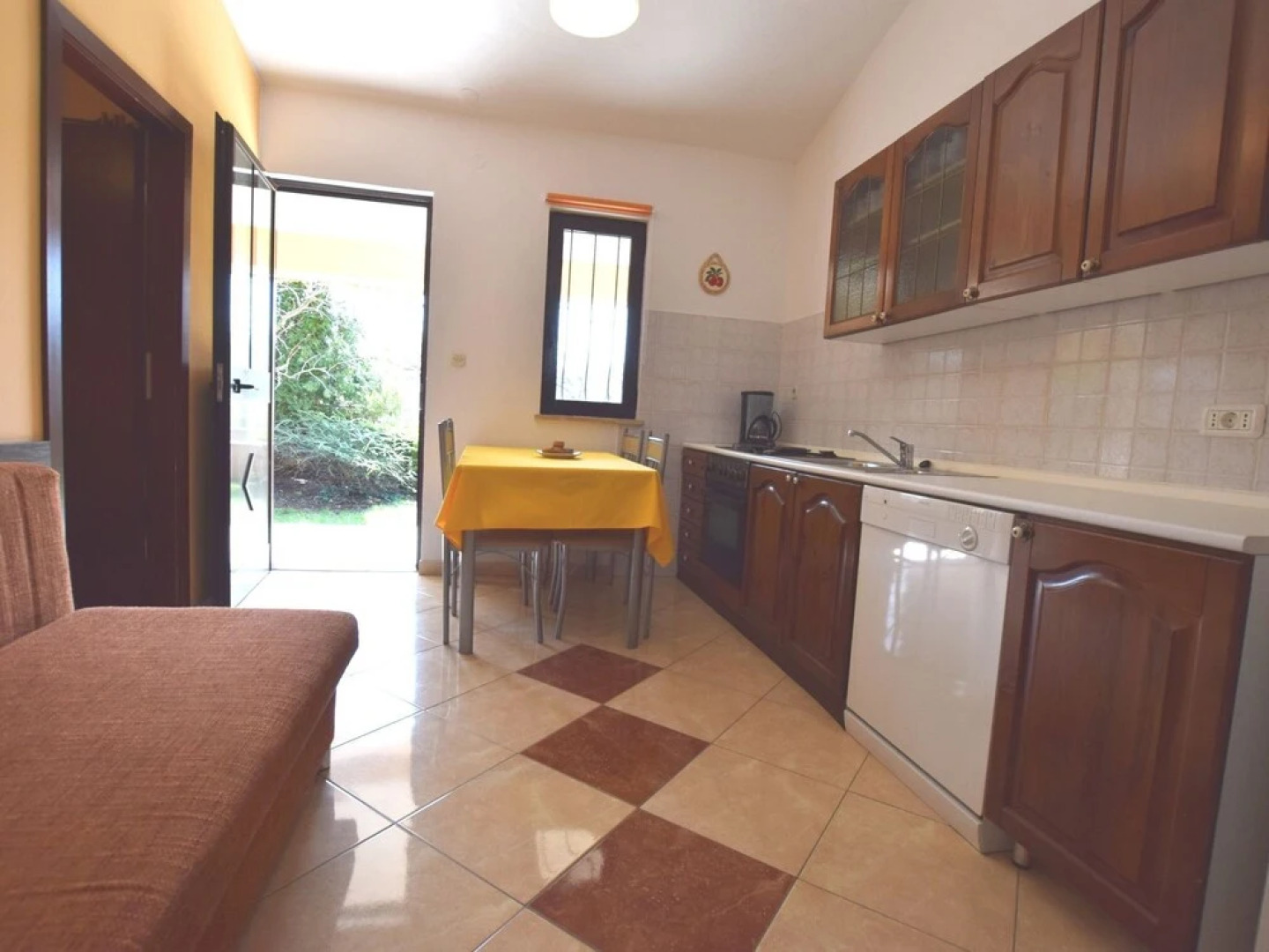 Comfortable Apartment ina Quiet Location, With a Shared Swimming Pool, Near Pula