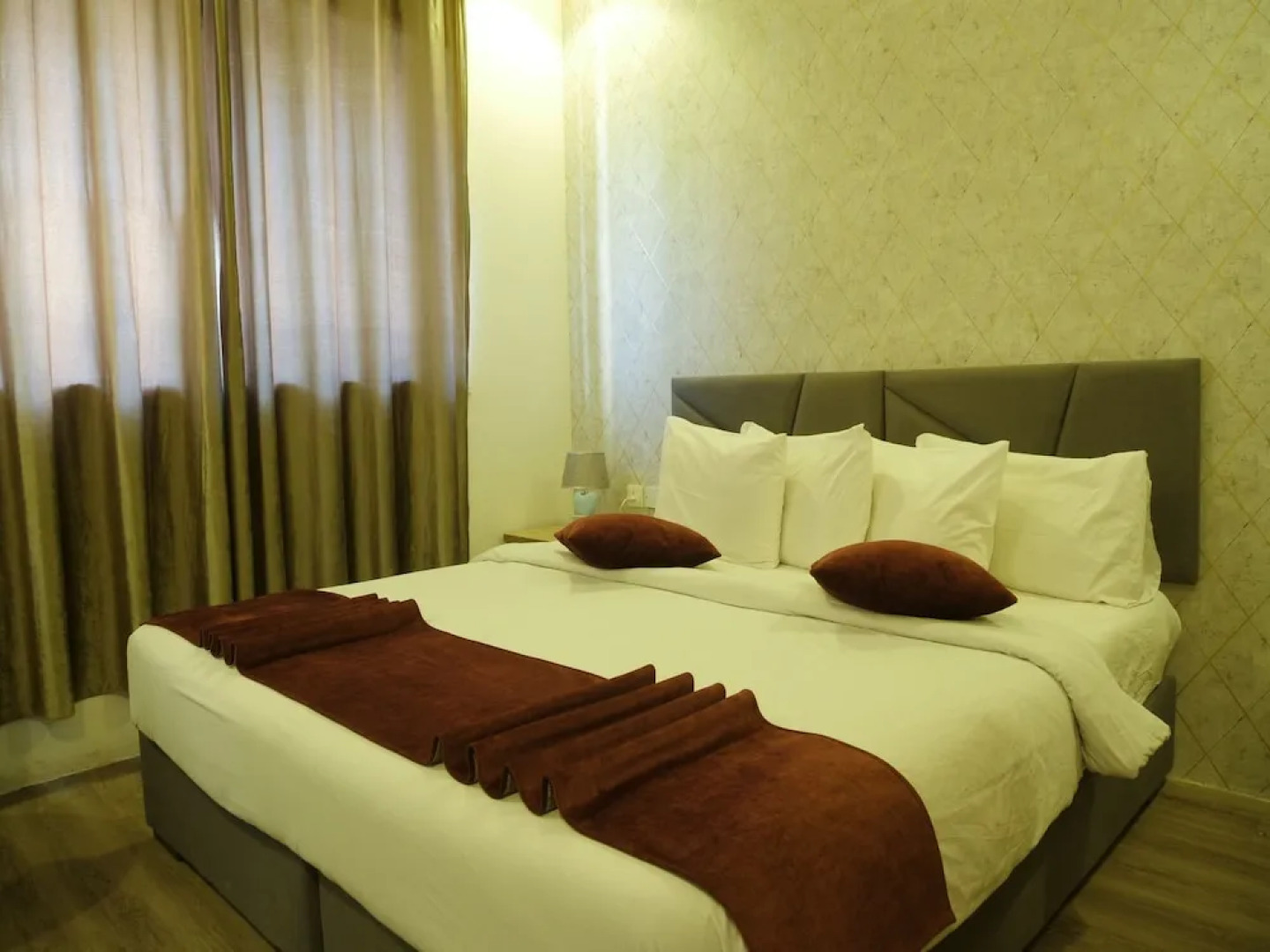 Twins Downtown Hotel