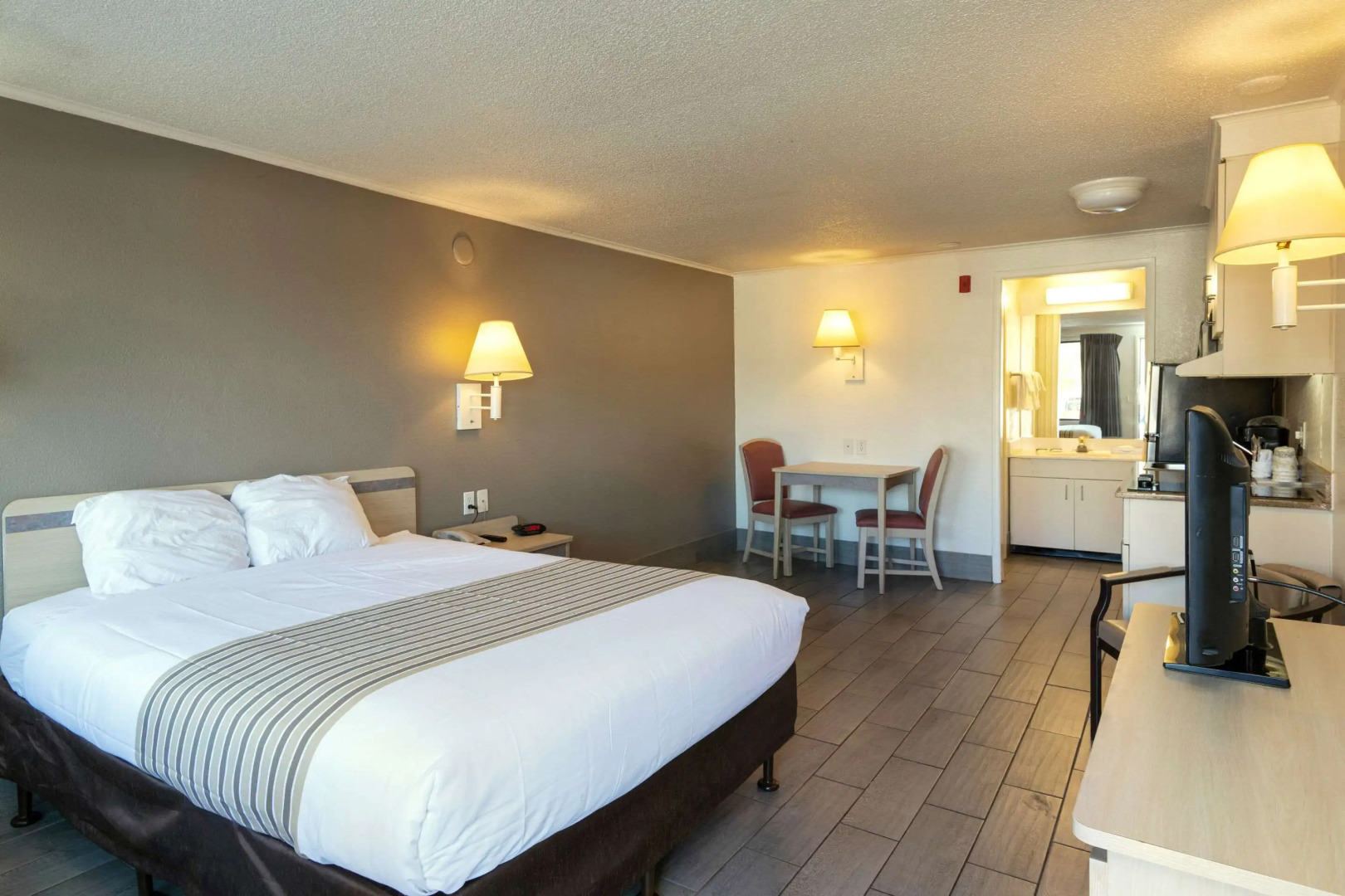 Suburban Studios Mentor - Cleveland Northeast