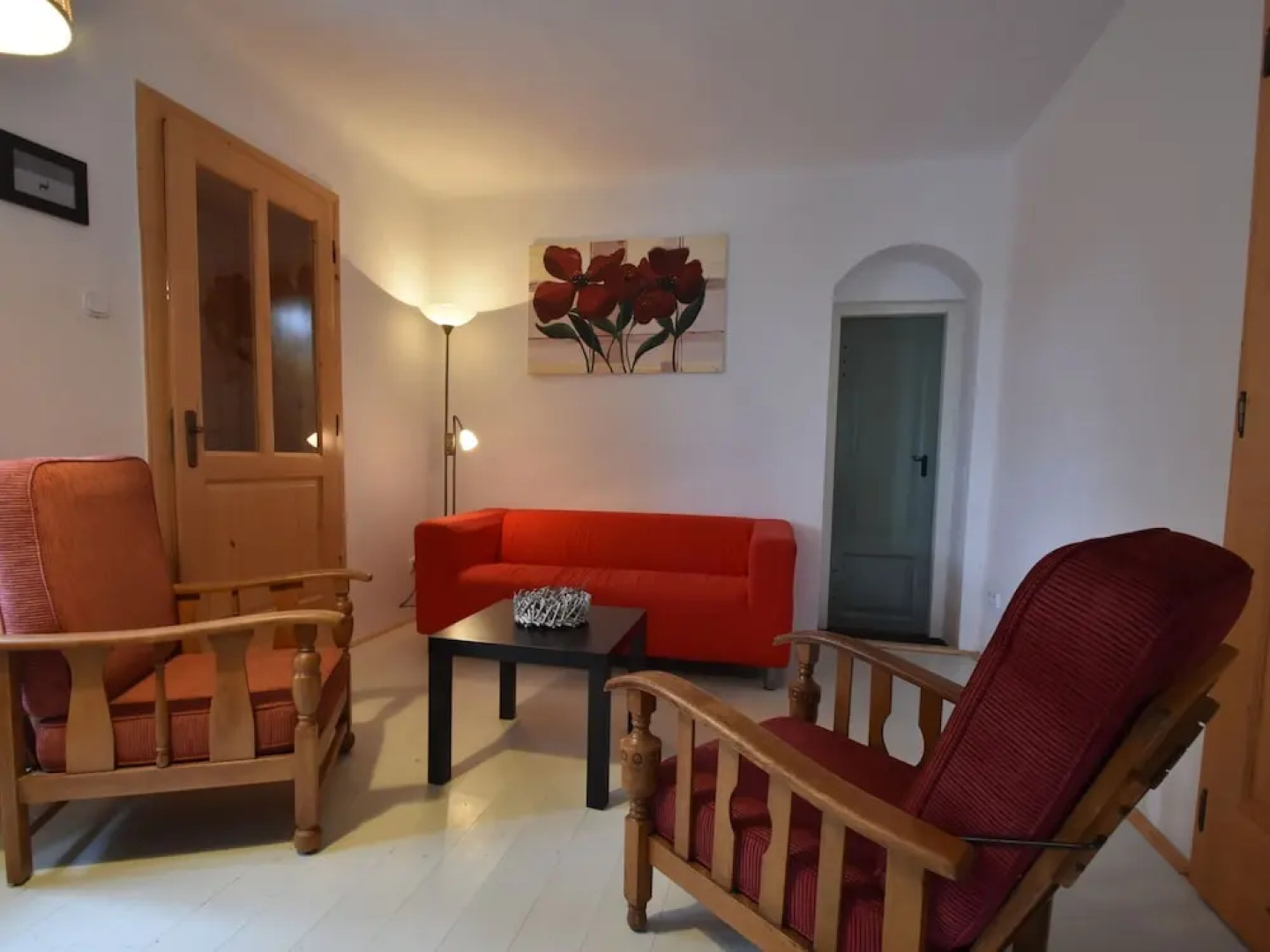 Holiday home located in a quiet, authentic mountain village with a view of the surrounding hills.