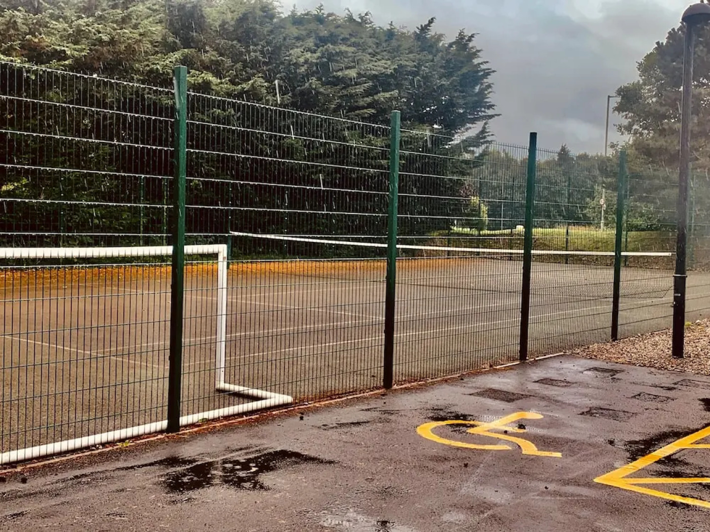 Keer Side Lodge, Luxury lodge with private hot tub at Pine Lake Resort