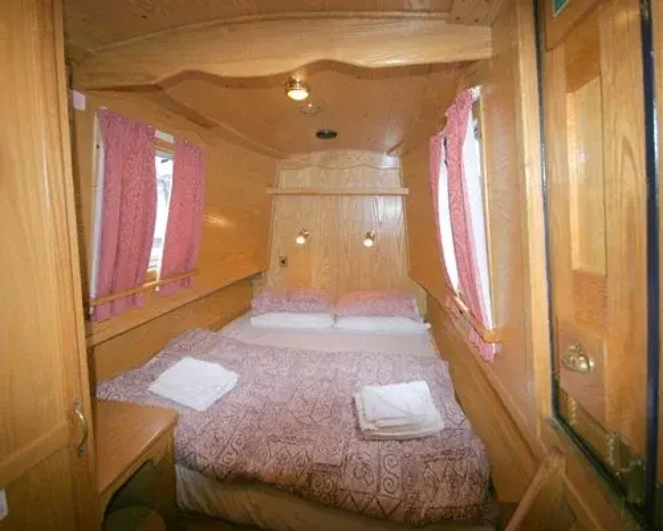 Canalboat Club At Blackwater Meadow