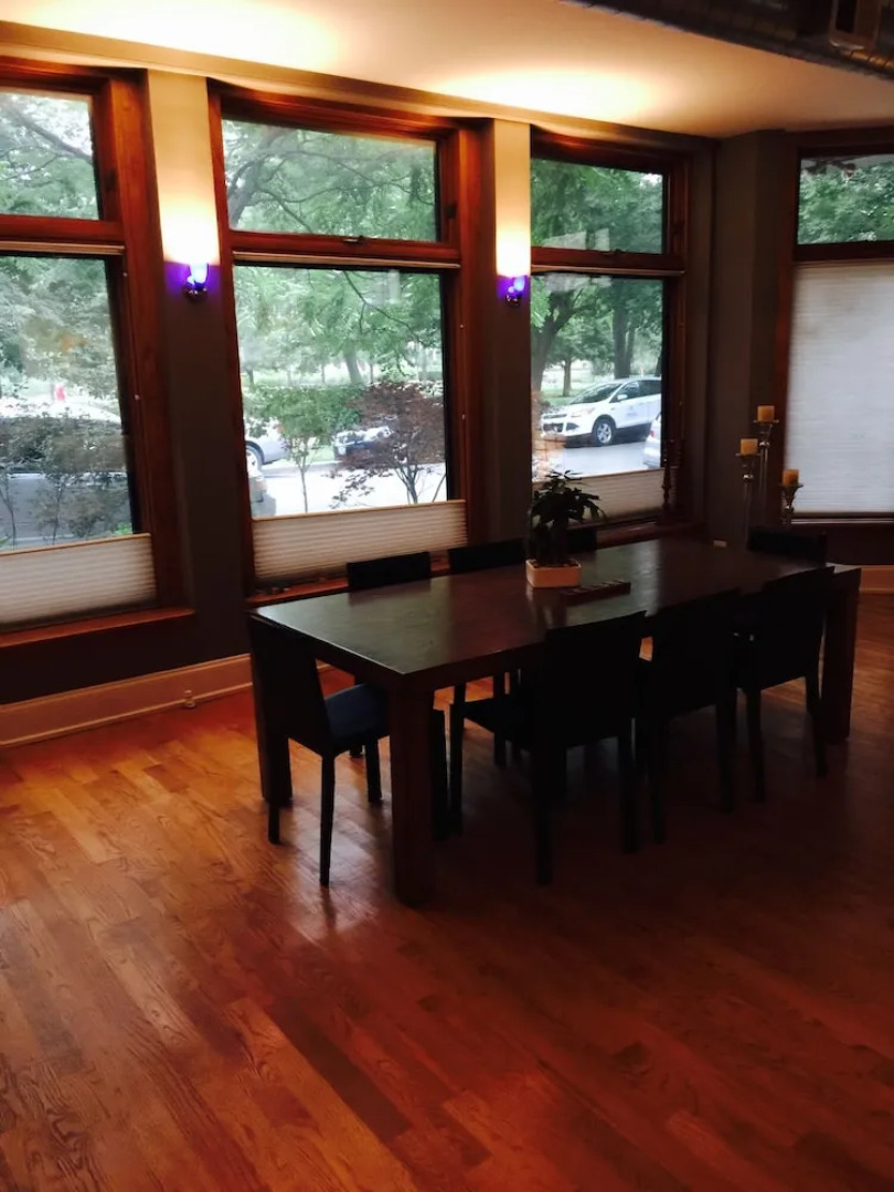 House 5863 - Chicago Bed and Breakfast