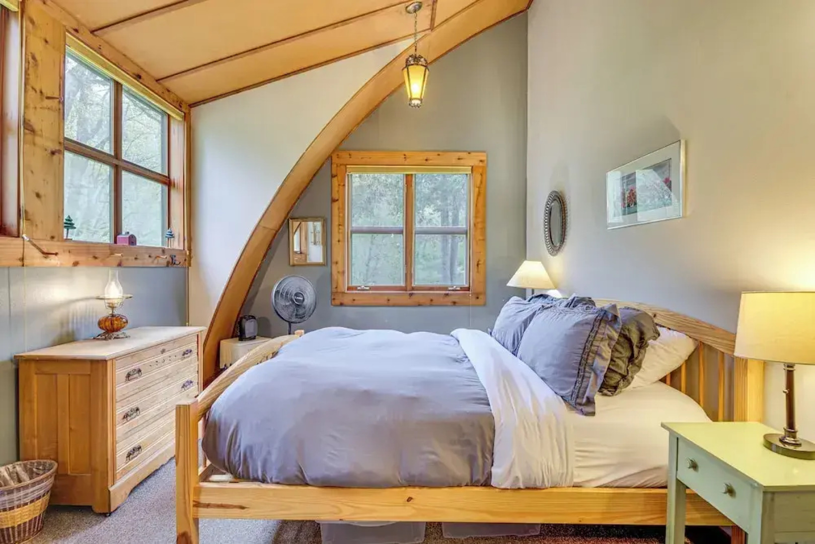 Riverfront Skykomish Cabin w/ Private Hot Tub!