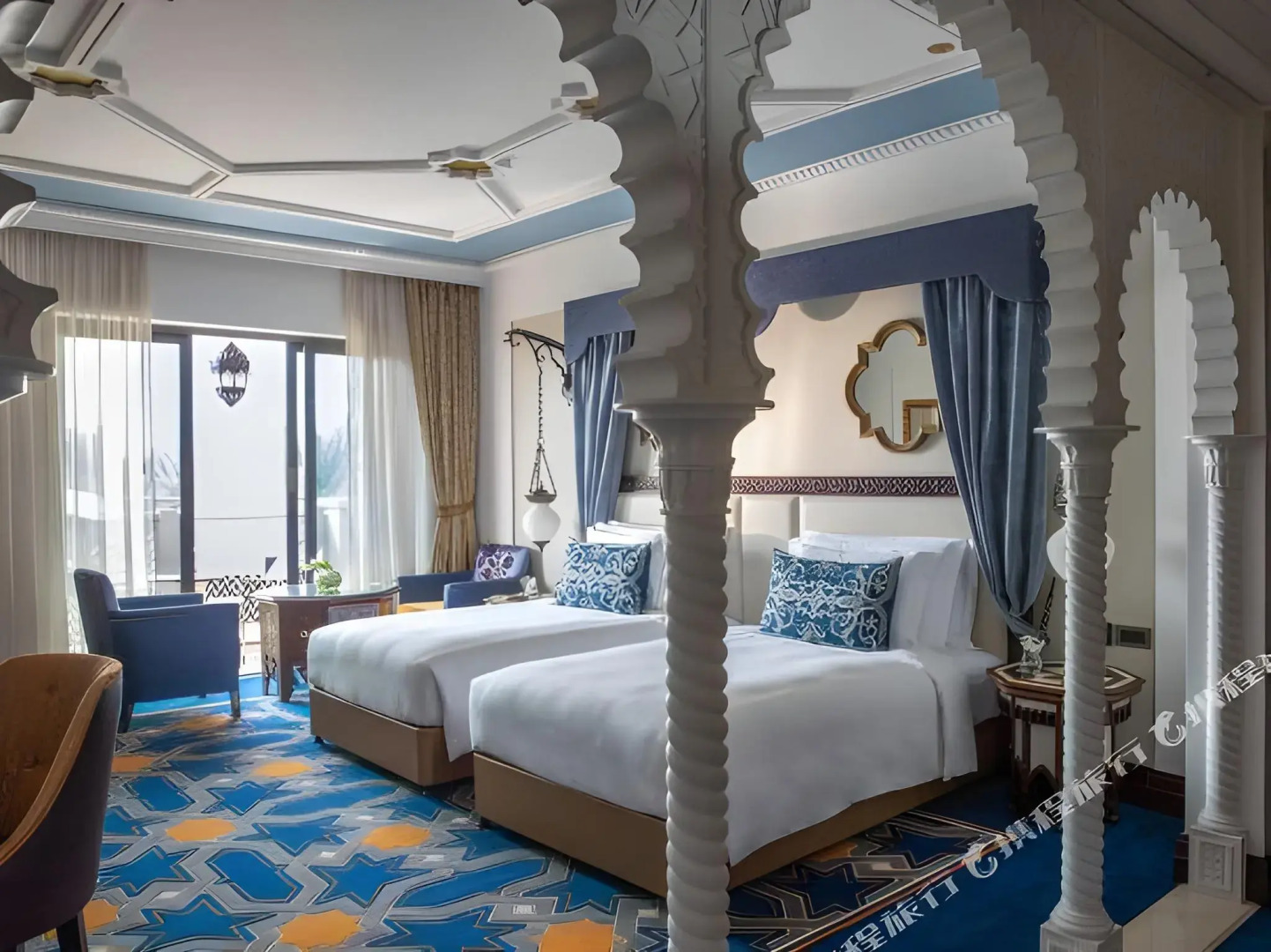 Отель Jumeirah Al Qasr Dubai