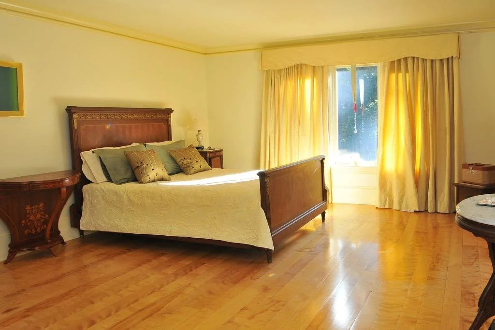 Bass Manor Bed and Breakfast & Art Museum