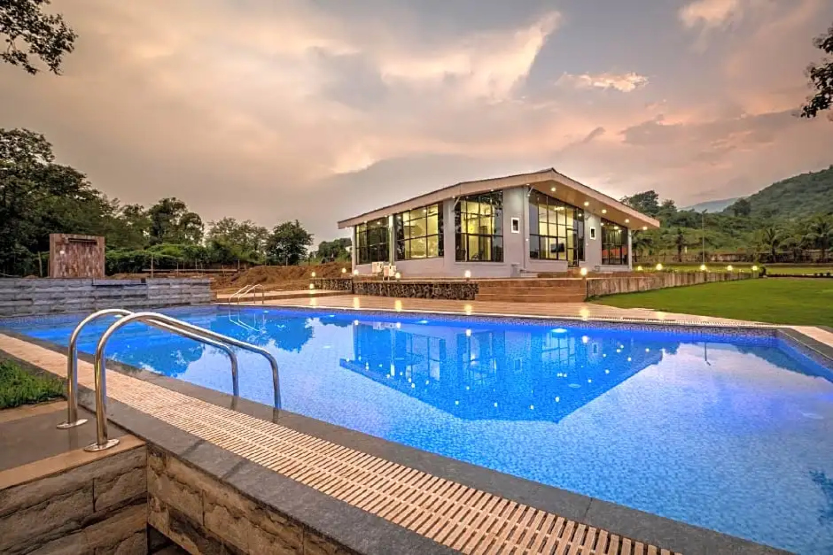 HillRock Resort & Villas, Karjat