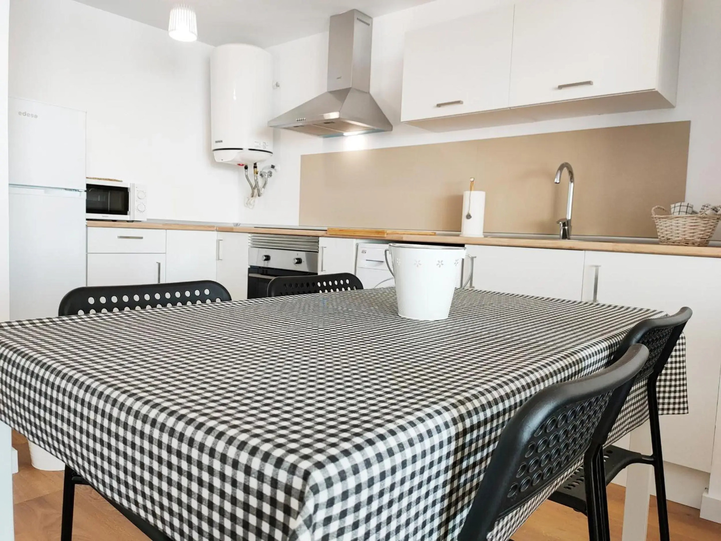 Global Properties, Moderno apartamento con terraza y vistas al mar