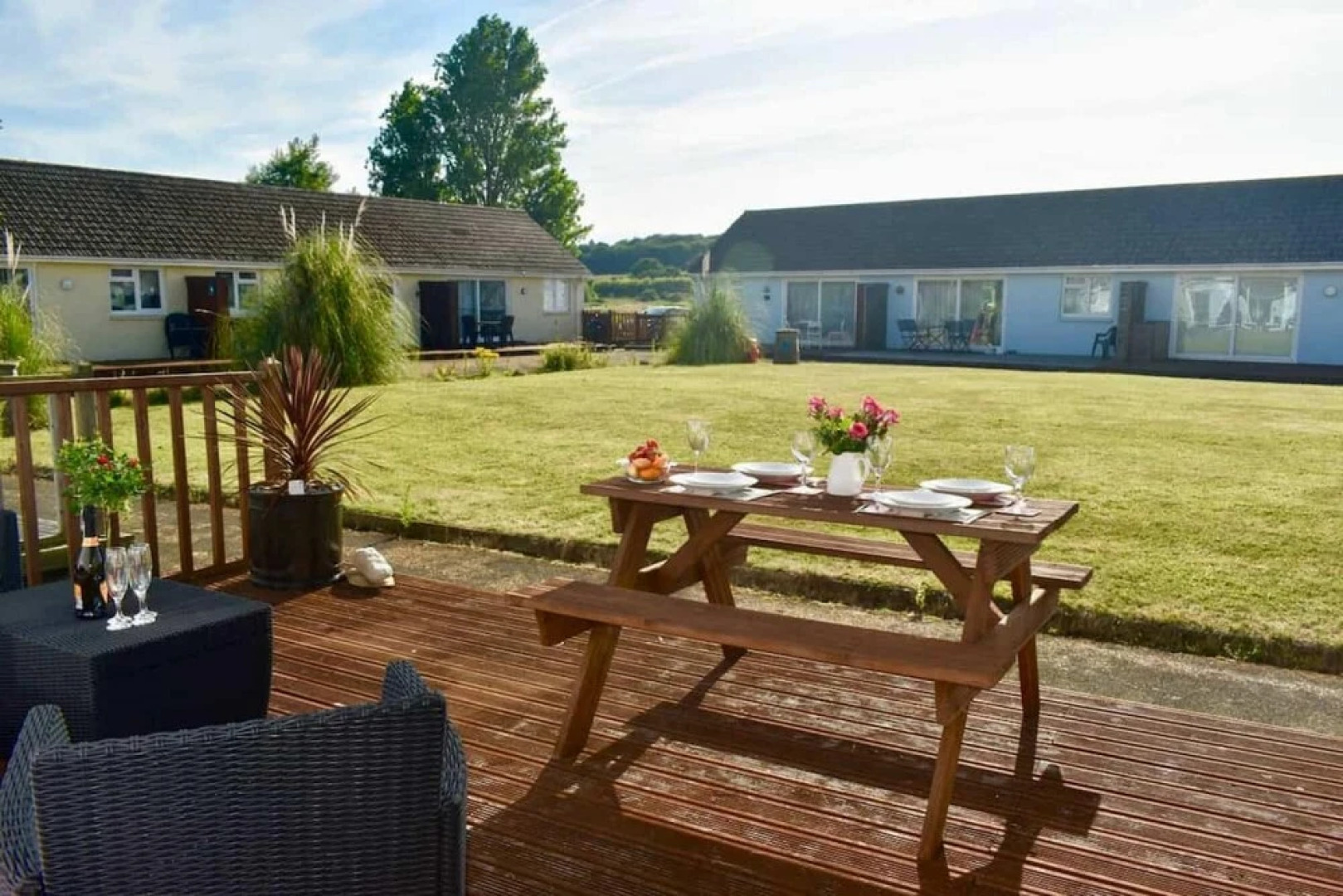 Seashells Dog Friendly Seaview Beach Chalet Sleeps 4 Beach Opposite