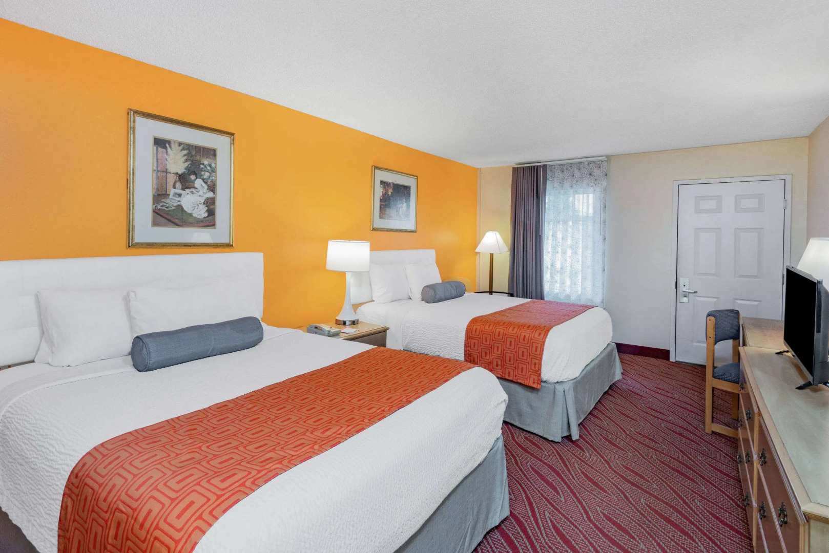 Howard Johnson by Wyndham Staunton