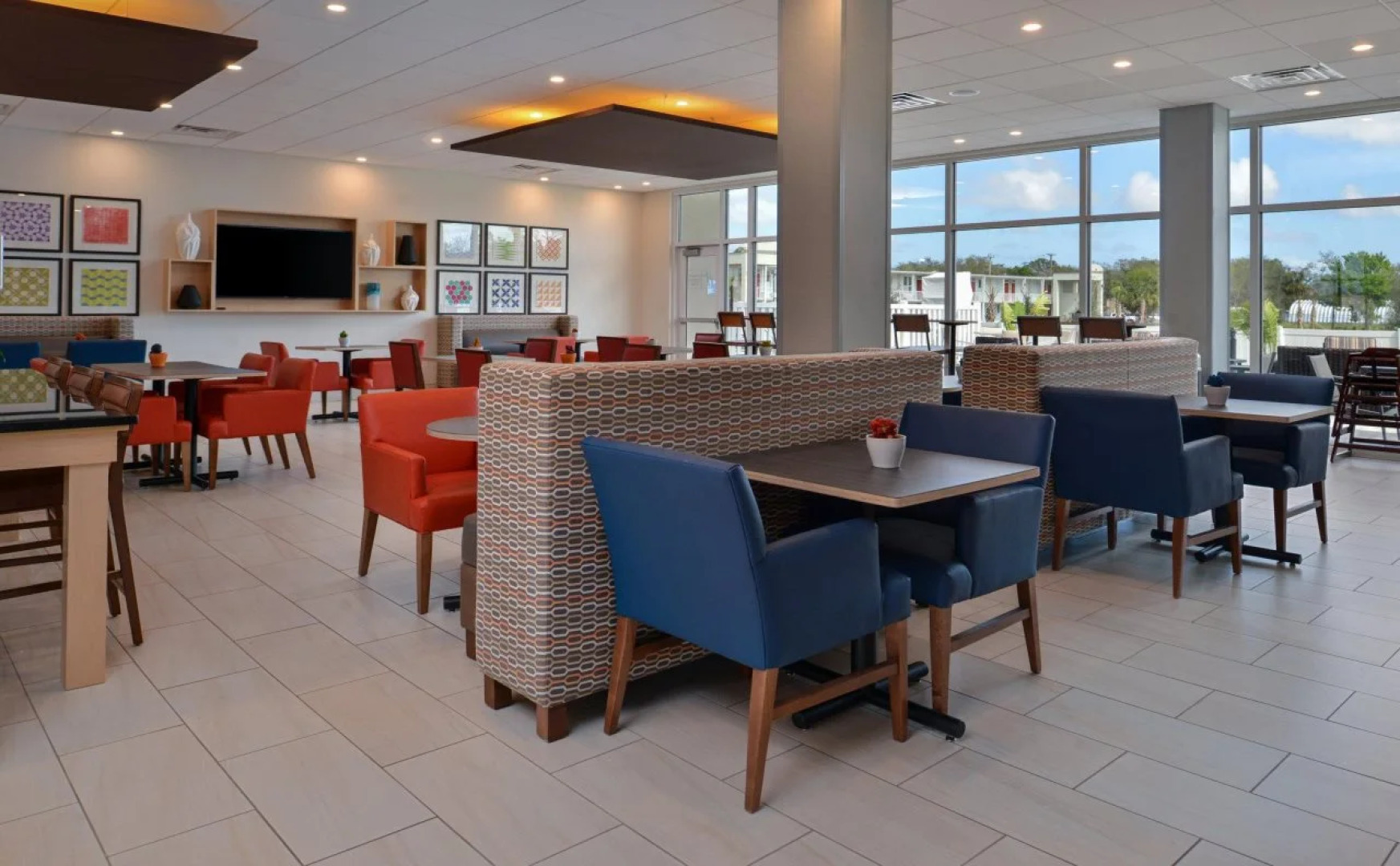 Holiday Inn Express & Suites West Melbourne by IHG