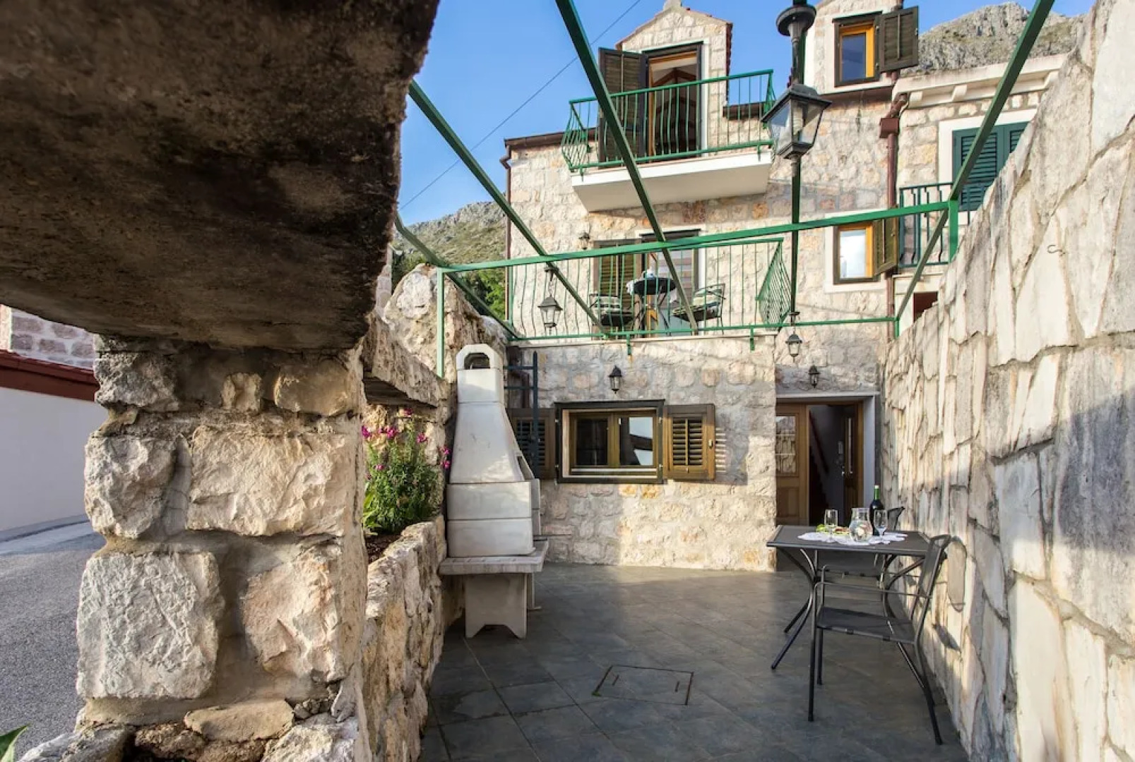 Apartment Little House